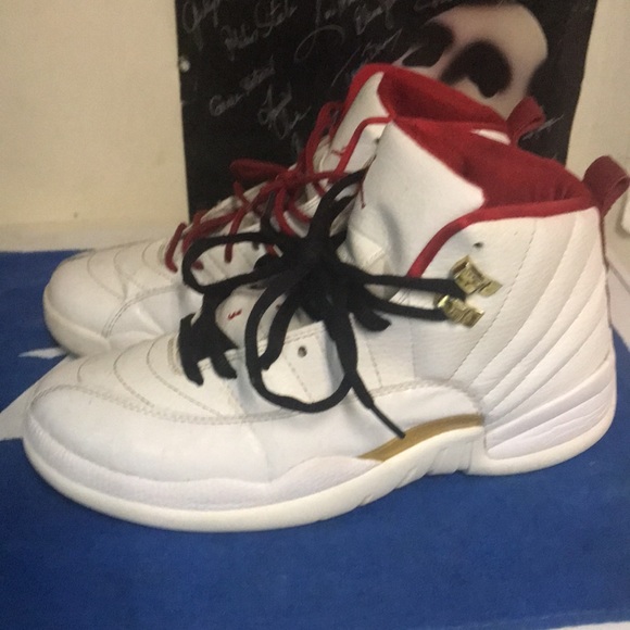 I’m selling the Chinese New Year Jordan’s size 9.5 All white  in good condition - Picture 4 of 4
